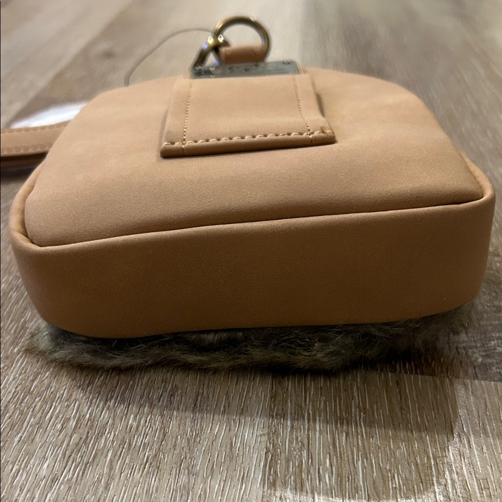 Star Wars Ewok Loungefly Wristlet - Picture 3 of 6